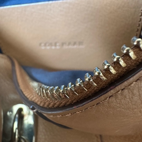 GORGEOUS COLE HAAN HANDBAG IN 100% LEATHER color block  BROWN/BEIGE/RED - Picture 2 of 12